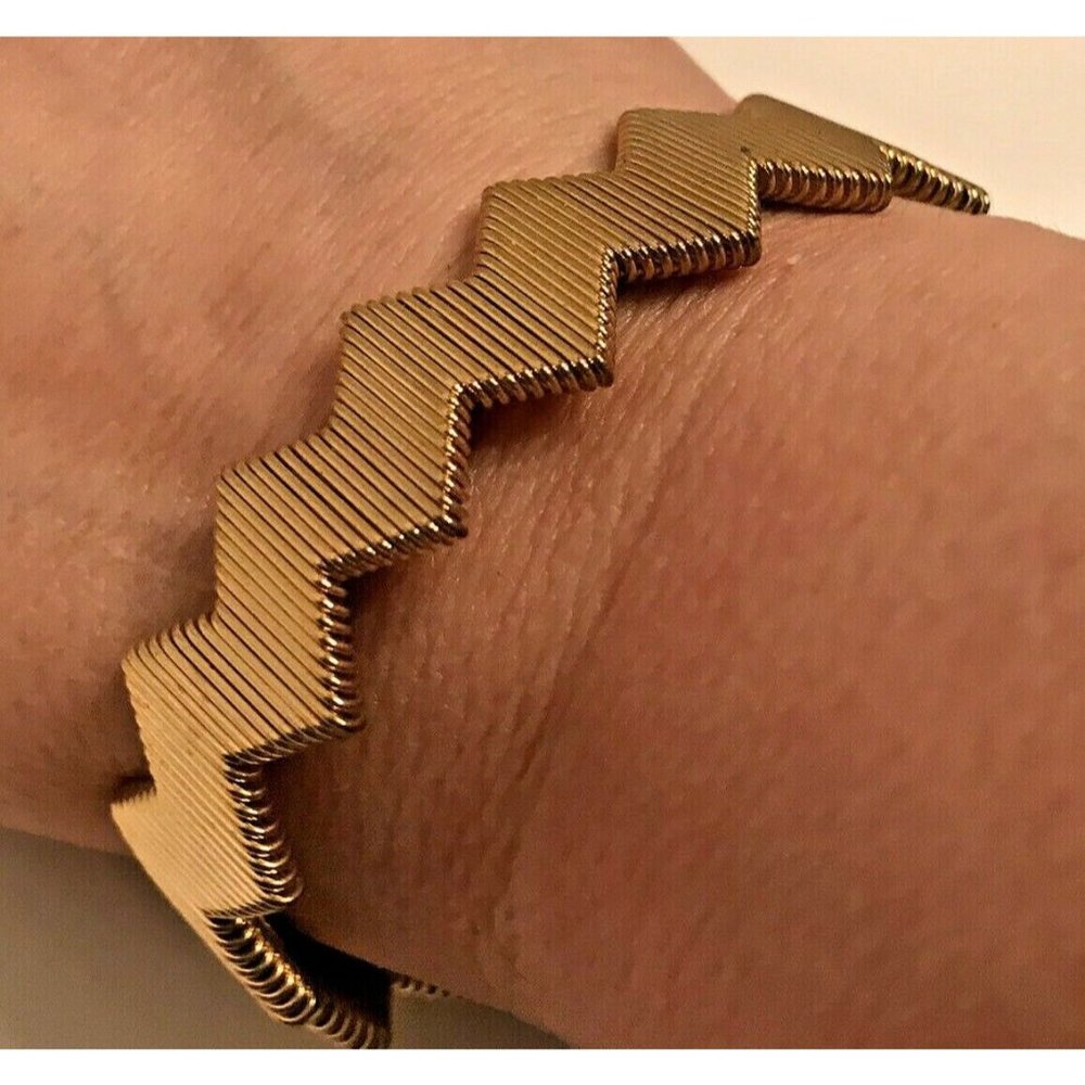 Zig Zag Chevron stretch bracelet Goldtone J6850/4